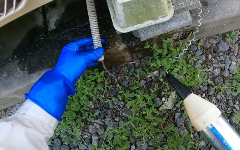 ドレンホースクリーナーで引いた後に出てきた水